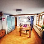 Stilvolle Dachgeschoss-wohnung In Top-lage Apartamento