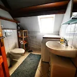 Stilvolle Dachgeschoss-wohnung In Top-lage Apartamento
