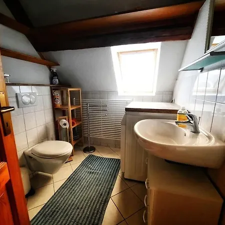 Stilvolle Dachgeschoss-wohnung In Top-lage Apartamento