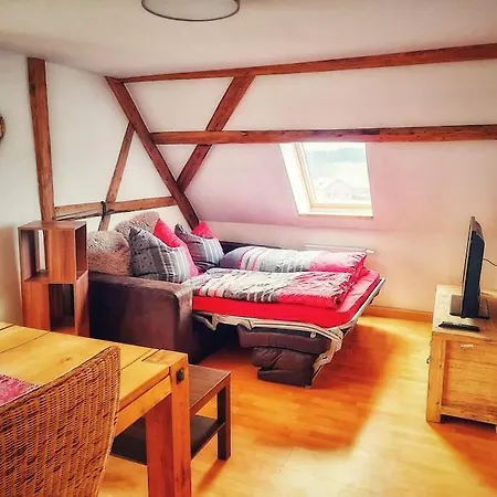 Stilvolle Dachgeschoss-wohnung In Top-lage Apartament