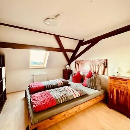 Stilvolle Dachgeschoss-wohnung In Top-lage Grossrohrsdorf