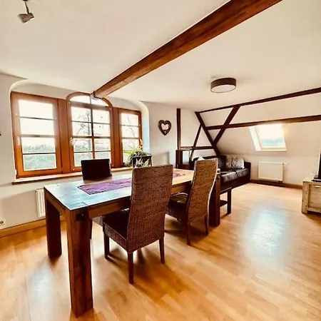 Stilvolle Dachgeschoss-wohnung In Top-lage *