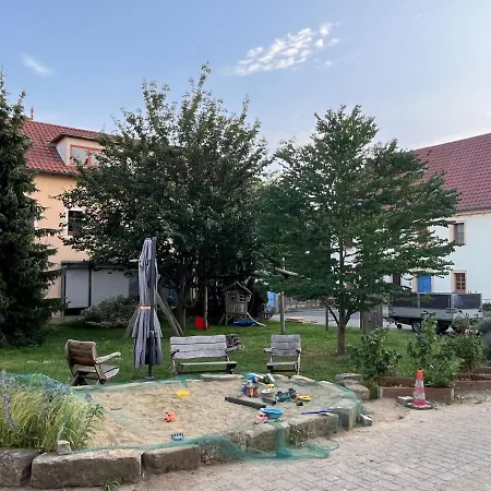 Stilvolle Dachgeschoss-wohnung In Top-lage Apartament *