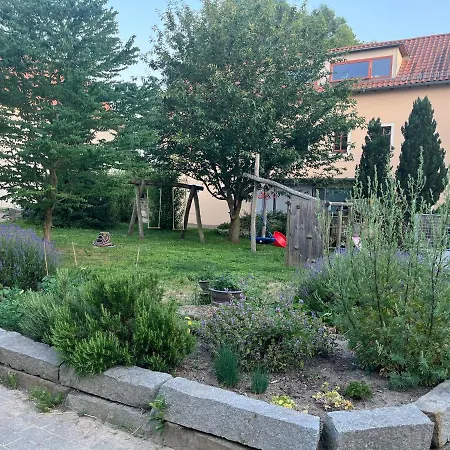 Stilvolle Dachgeschoss-wohnung In Top-lage Апартаменты Grossrohrsdorf