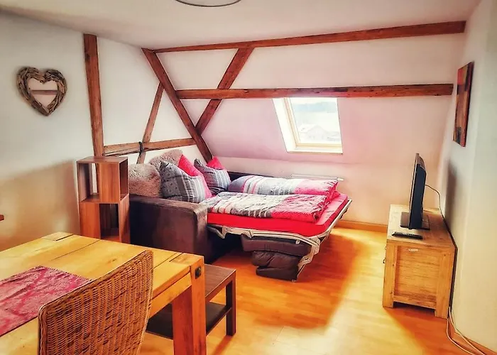 Stilvolle Dachgeschoss-wohnung In Top-lage Apartament